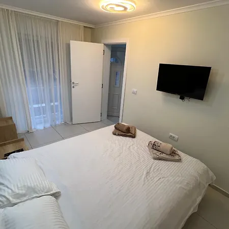 Apartment Paradiso1 *